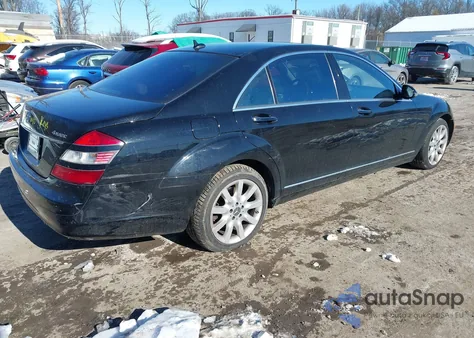 2008 Mercedes-Benz S 550 4Matic z USA, uszkodzony, nr VIN WDDNG86X58A210142